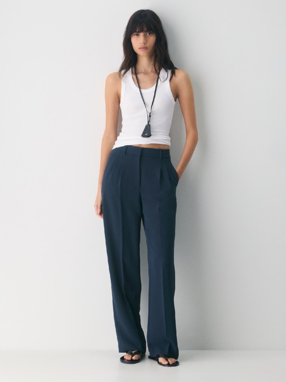 Aritzia The Effortless Pant Crepette - Picture 2 of 7